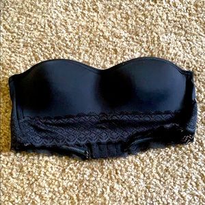 Black strapless bra